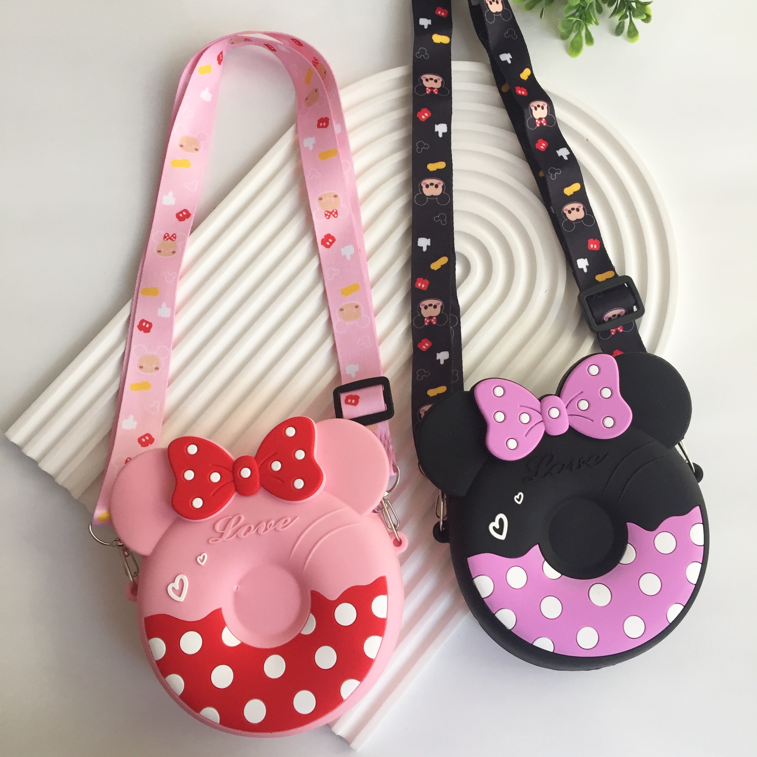 Donat şeklinde minnie mouse silikon çanta
