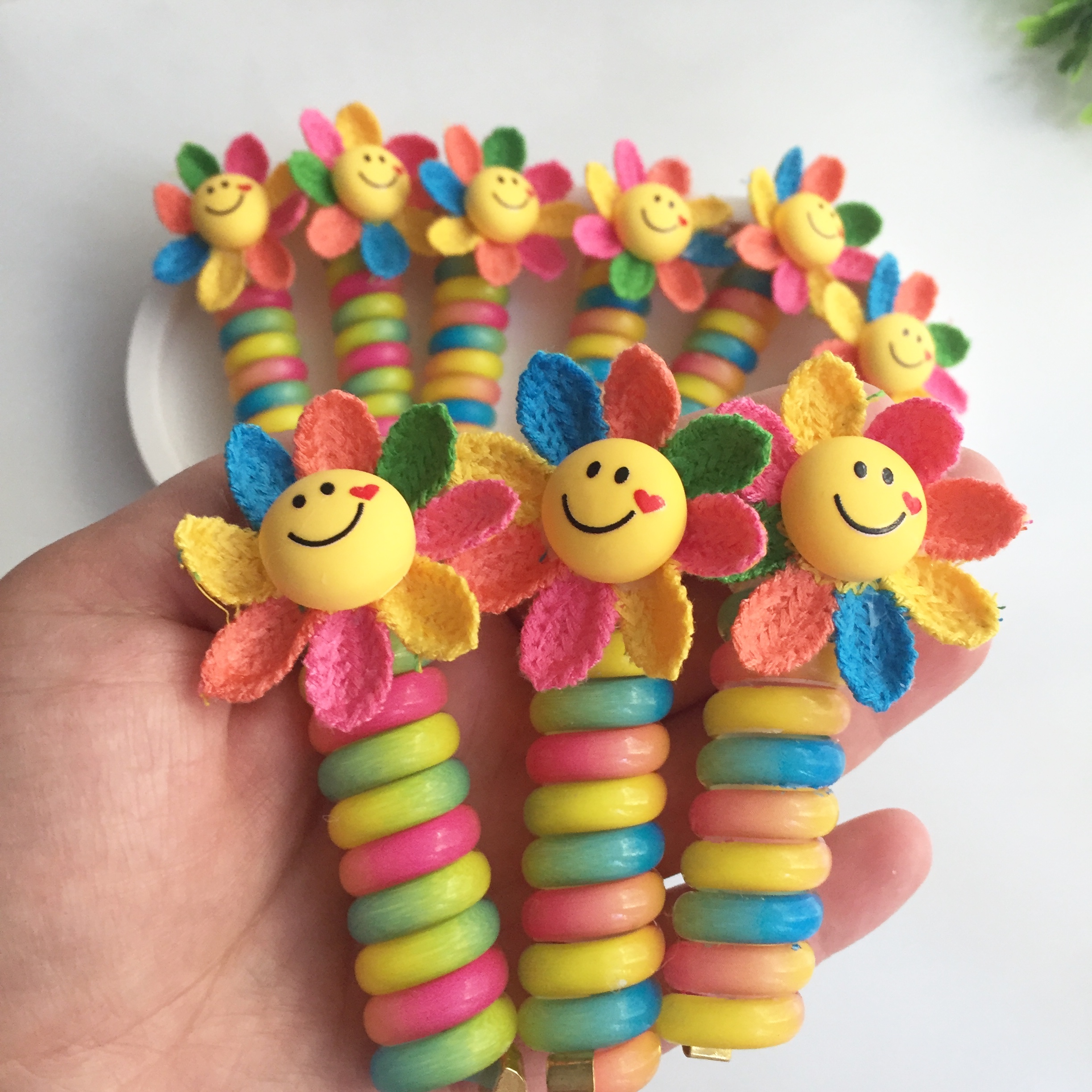 Gülen Çiçek Burgu Toka