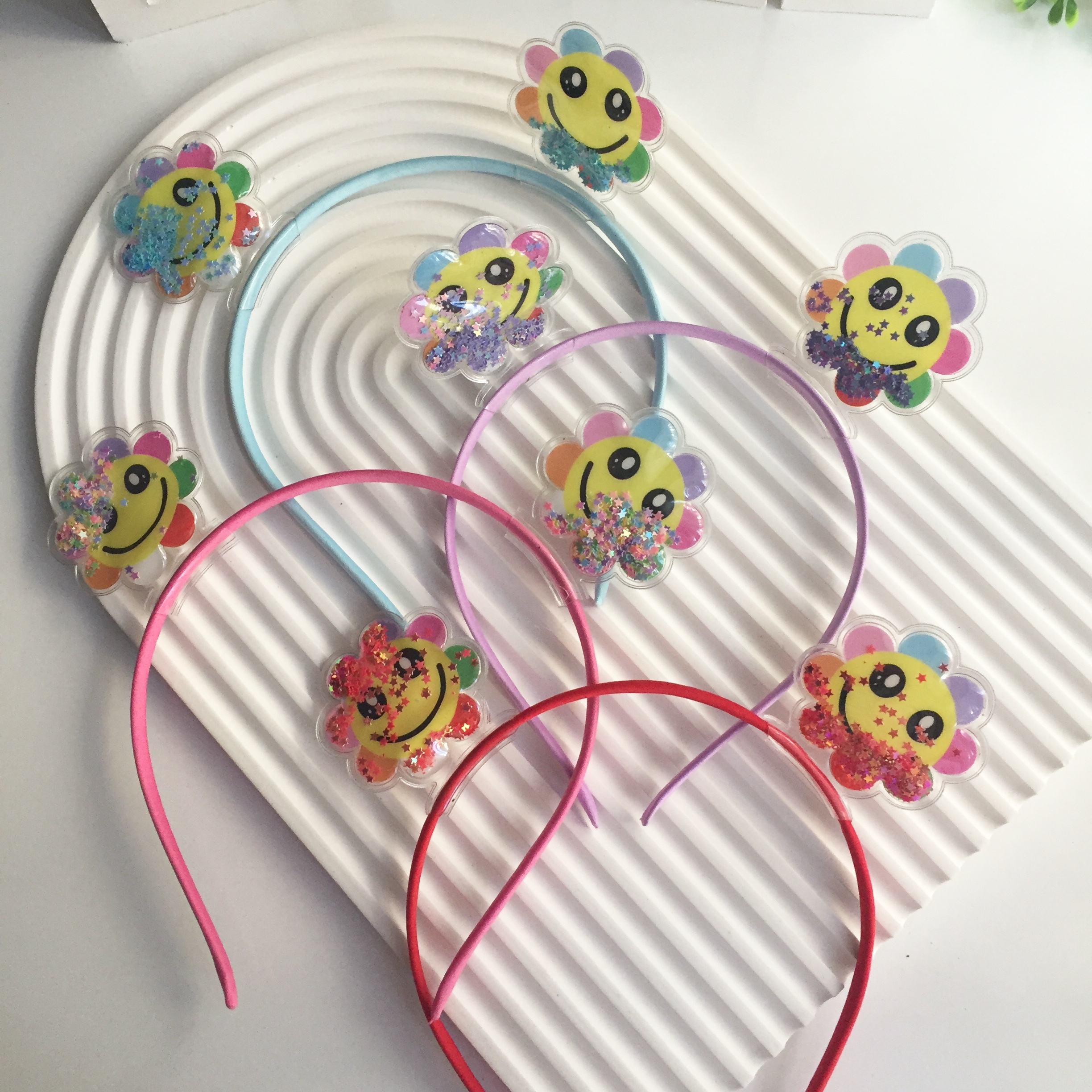 Gülen Çiçekli Taç