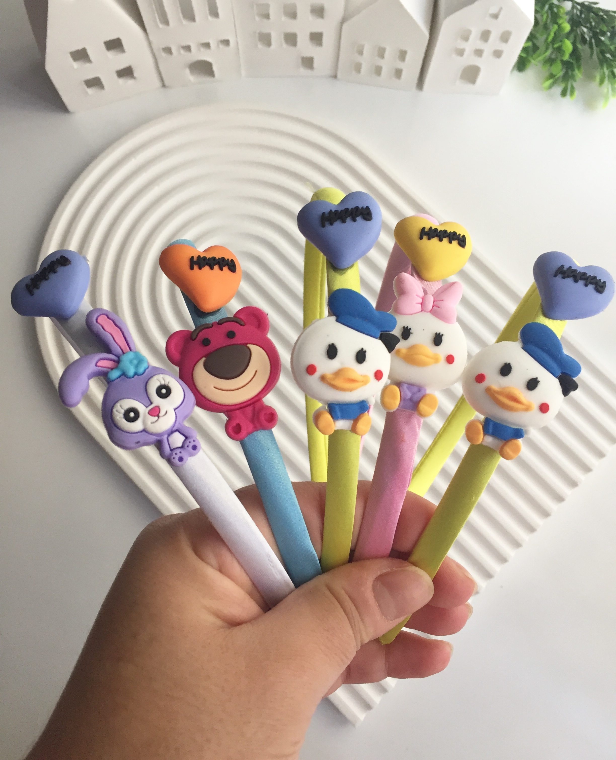 Saten Kumaş Kaplı Happy Taç