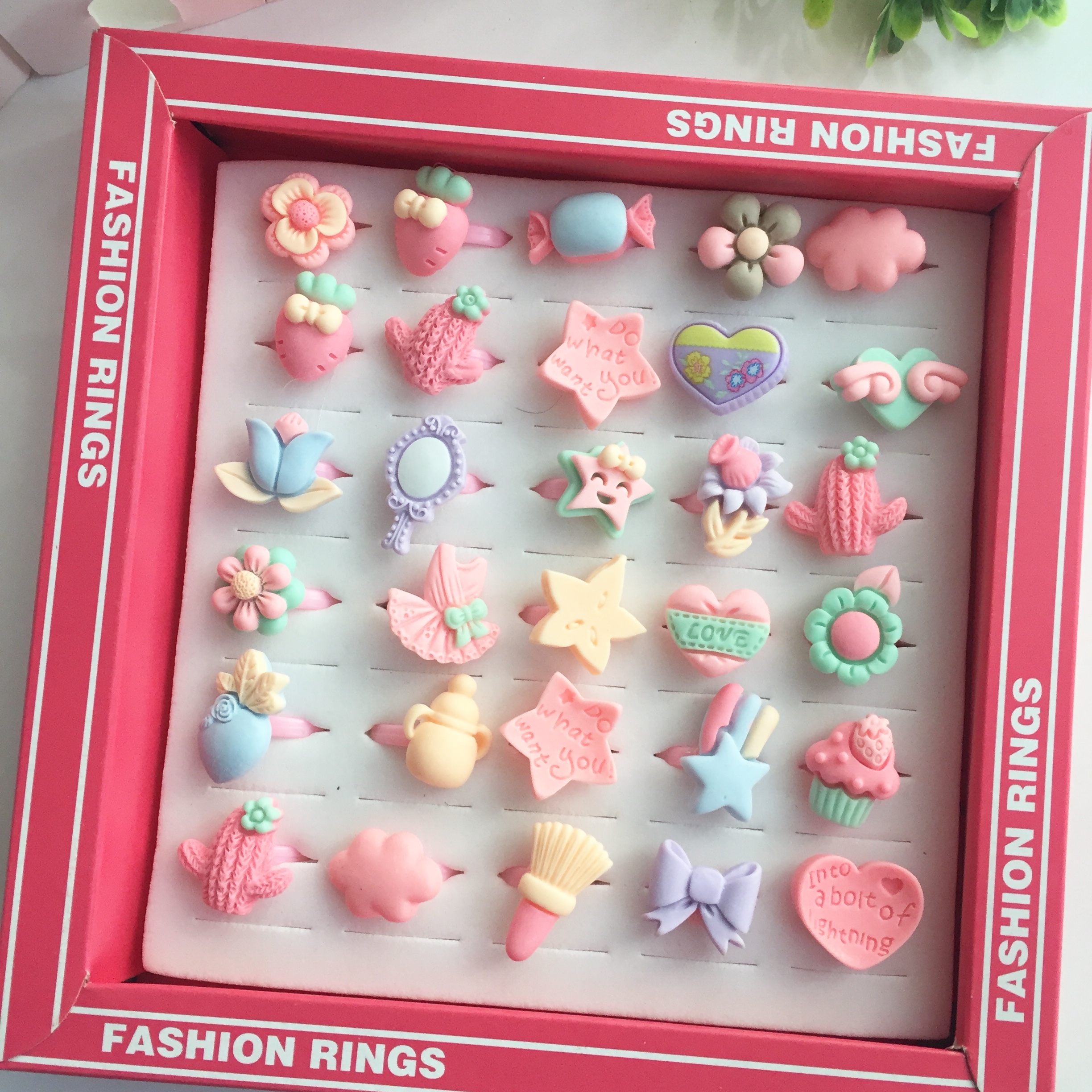 Soft Renkli Figürlü Yüzük