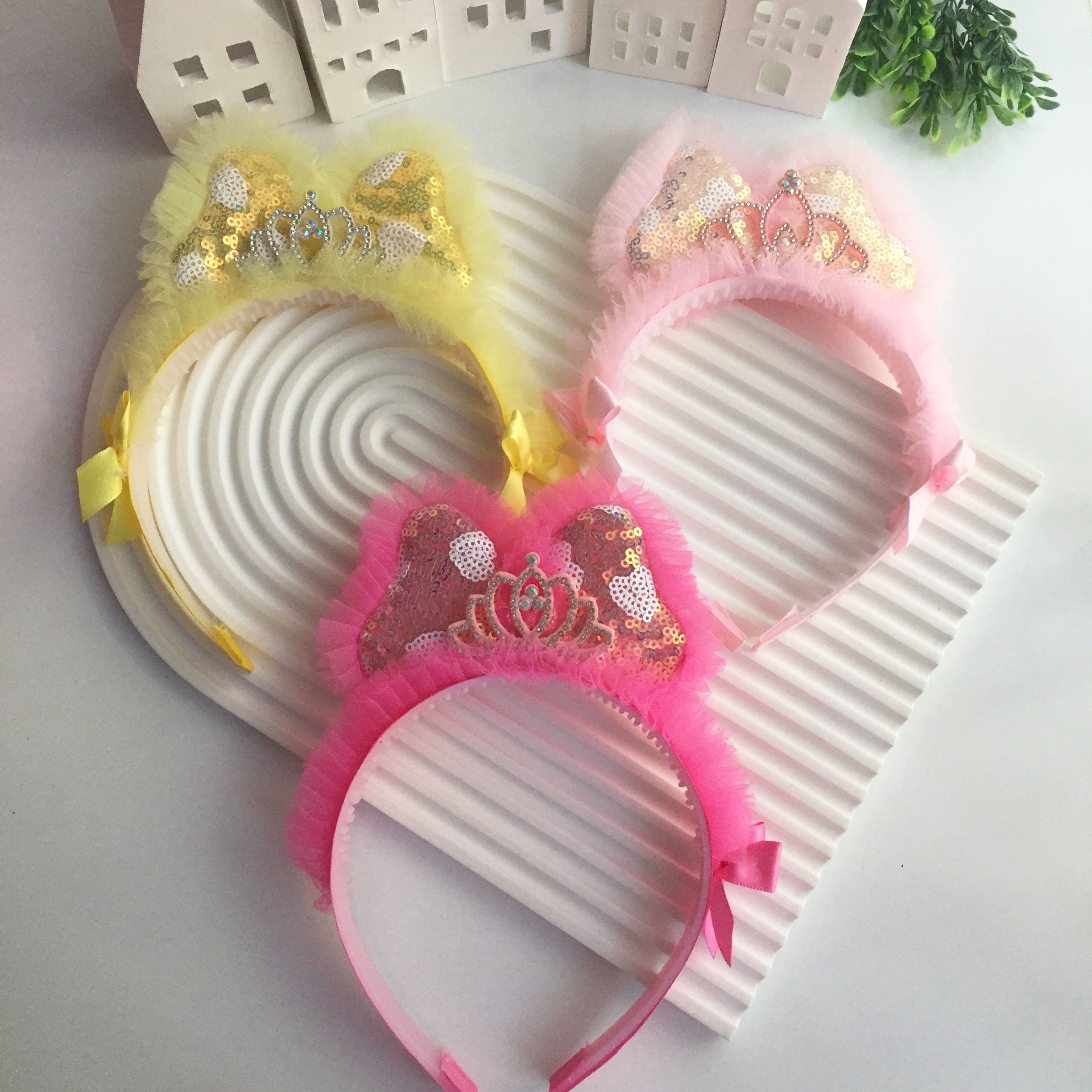 Büyük Fiyonk Figürlü Taç