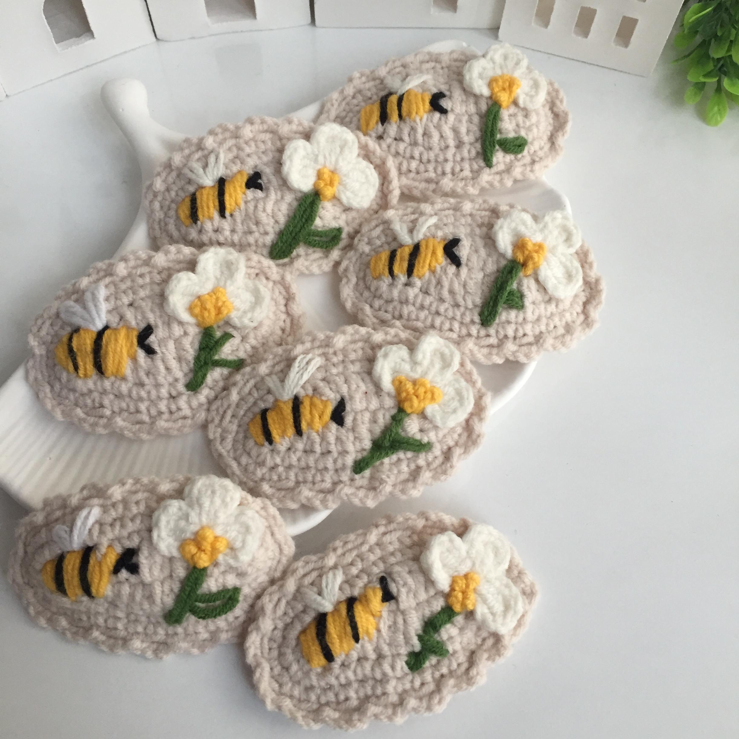 Arı ve Papatya İşlemeli Örgü Toka